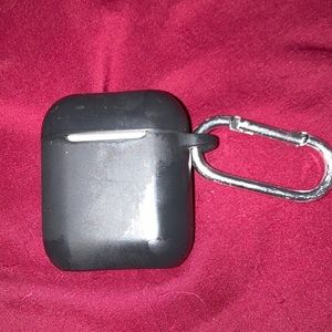 Barely used Airpod case (comes with black cover)